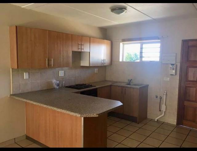 2 BEDROOM APARTMENT FOR SALE IN VANDERBIJLPARK SE 4